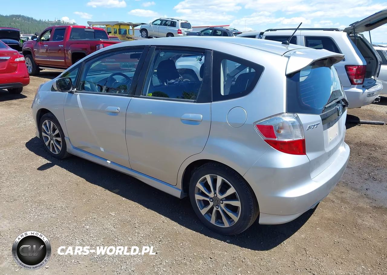 2013 Honda Fit Sport VIN:JHMGE8H56DC058907 - 3
