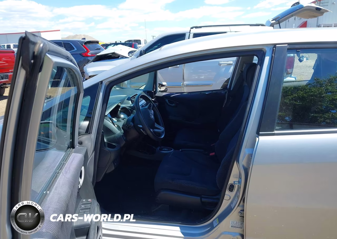 2013 Honda Fit Sport VIN:JHMGE8H56DC058907 - 5