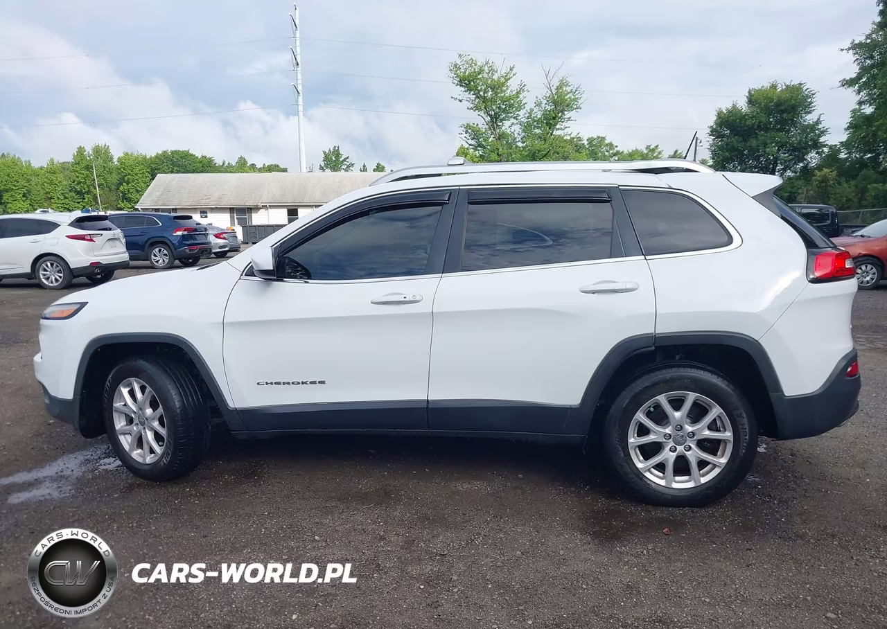 2015 Jeep Cherokee Latitude VIN:1C4PJMCS4FW709407 - 14