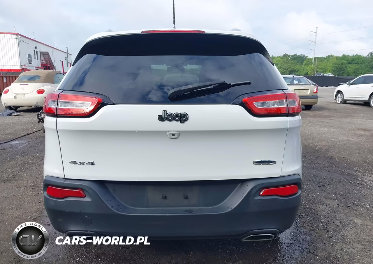 2015 Jeep Cherokee Latitude VIN:1C4PJMCS4FW709407 - 16