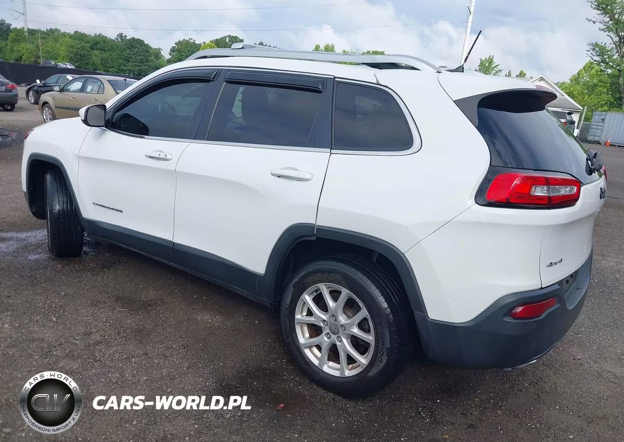 2015 Jeep Cherokee Latitude VIN:1C4PJMCS4FW709407 - 3