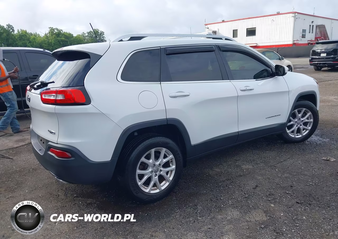 2015 Jeep Cherokee Latitude VIN:1C4PJMCS4FW709407 - 4