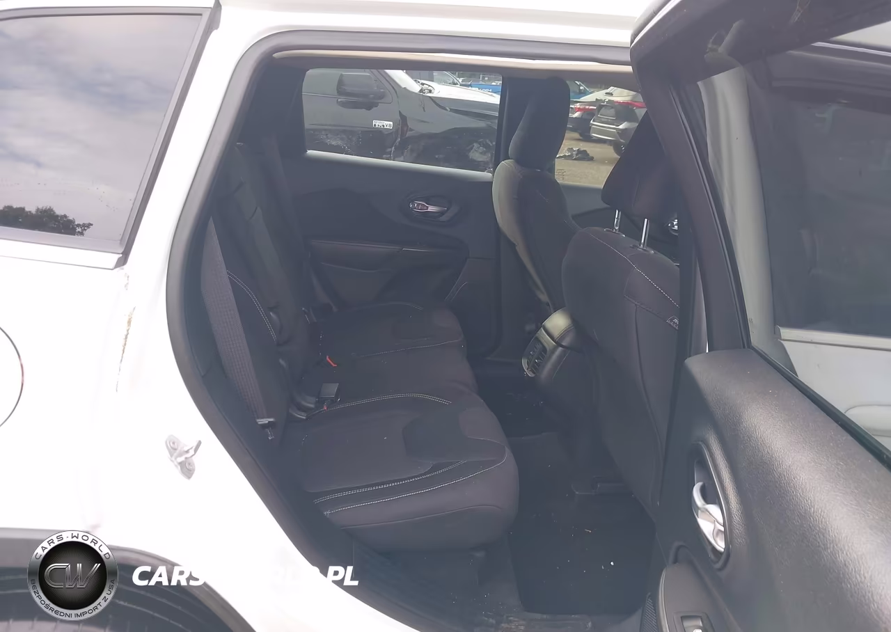 2015 Jeep Cherokee Latitude VIN:1C4PJMCS4FW709407 - 8