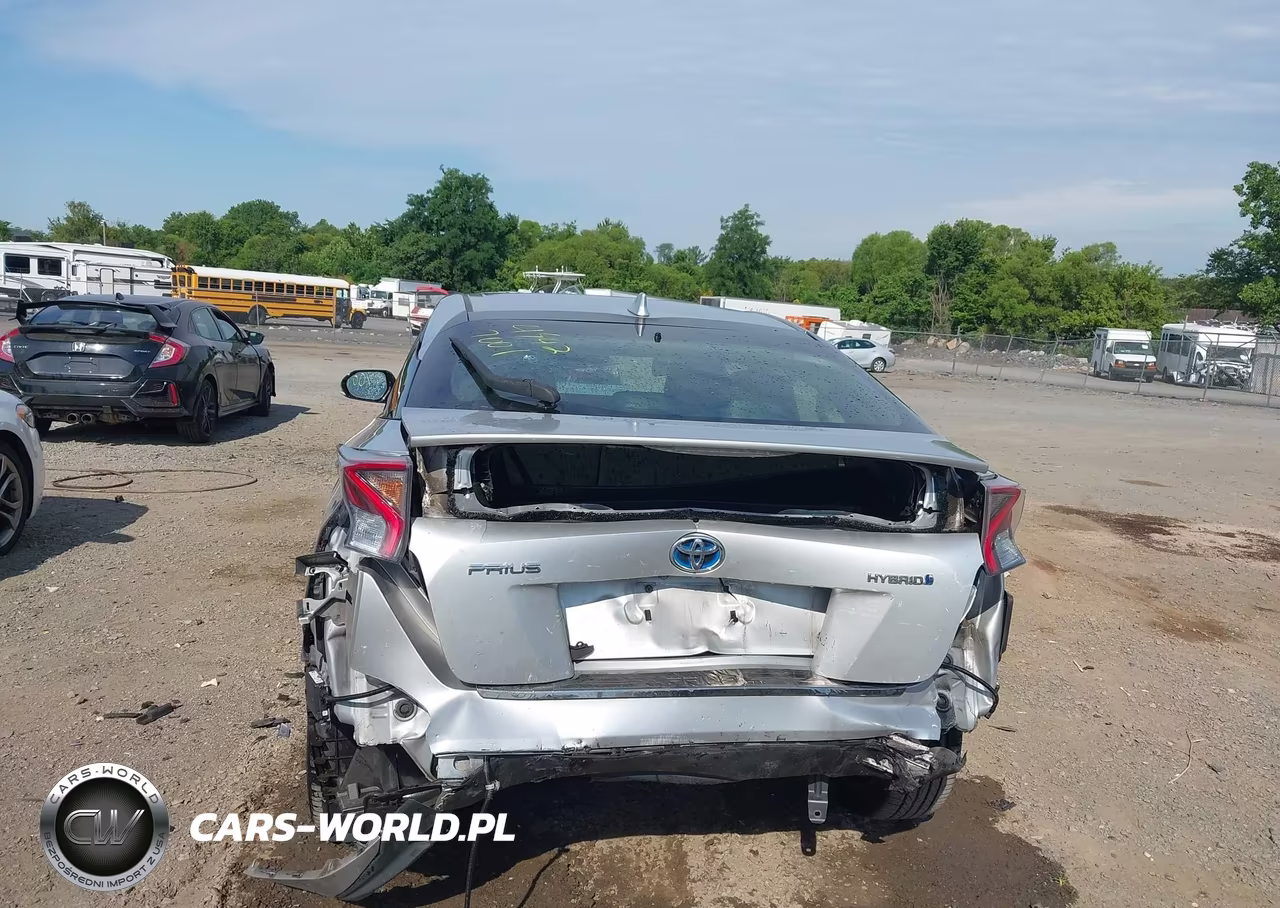 2016 Toyota Prius Four Touring VIN:JTDKARFU3G3005531 - 17