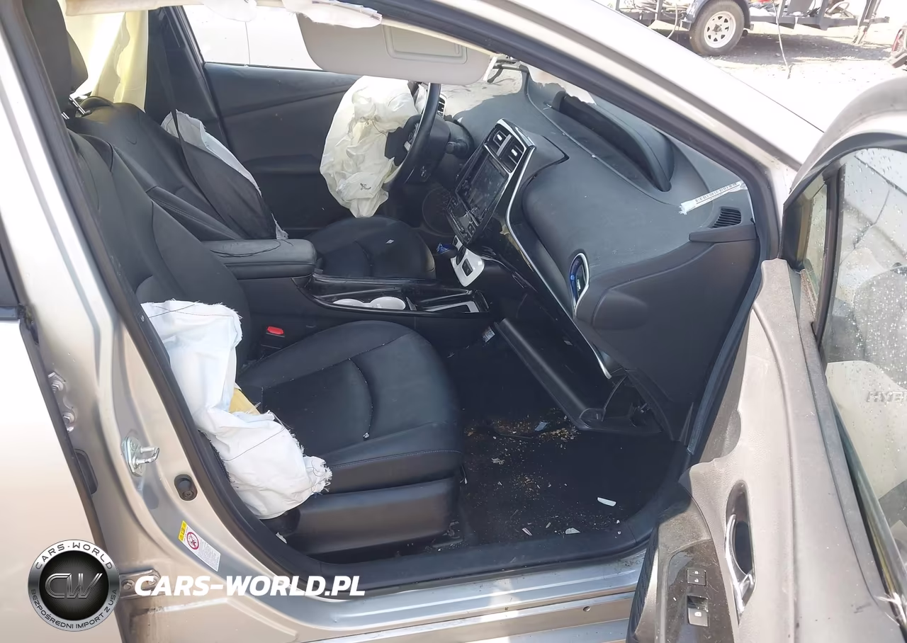2016 Toyota Prius Four Touring VIN:JTDKARFU3G3005531 - 5