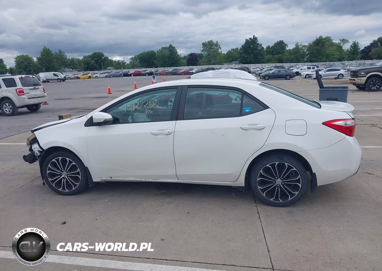 2015 Toyota Corolla S Plus VIN:5YFBURHE2FP230316 - 14