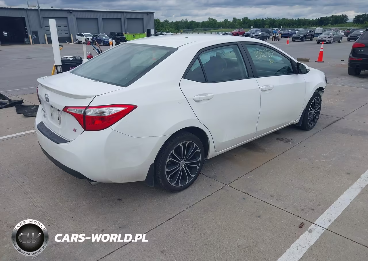 2015 Toyota Corolla S Plus VIN:5YFBURHE2FP230316 - 4
