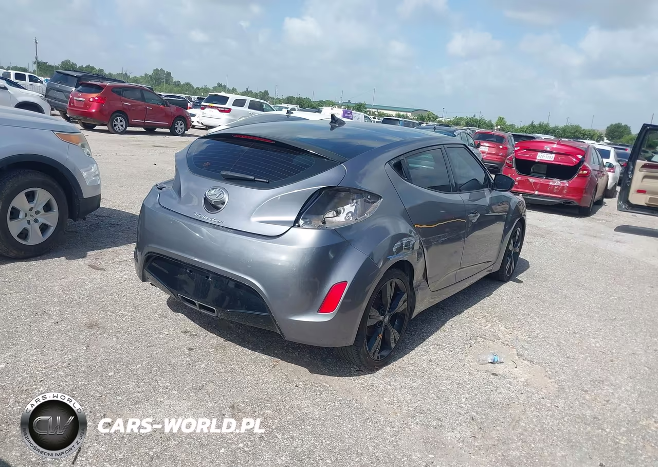 2017 Hyundai Veloster Value Edition VIN:KMHTC6AD8HU324287 - 4