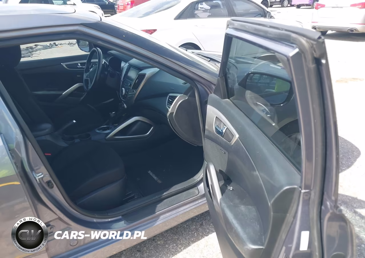 2017 Hyundai Veloster Value Edition VIN:KMHTC6AD8HU324287 - 5