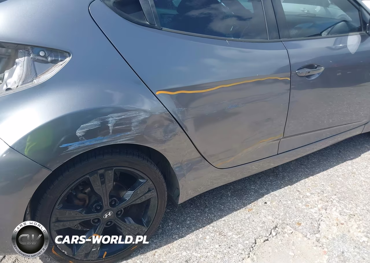 2017 Hyundai Veloster Value Edition VIN:KMHTC6AD8HU324287 - 6