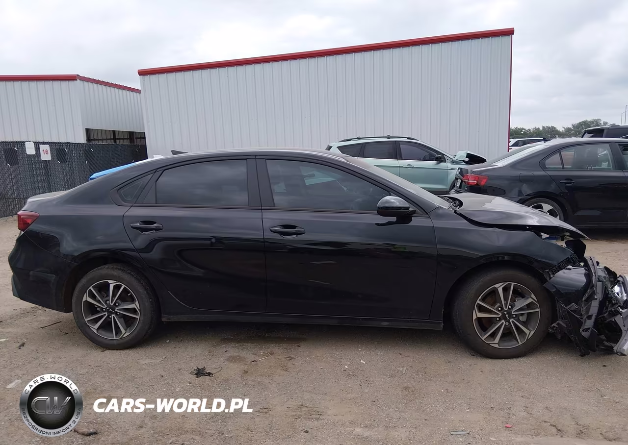 2024 Kia Forte Lxs VIN:3KPF24AD3RE827640 - 13