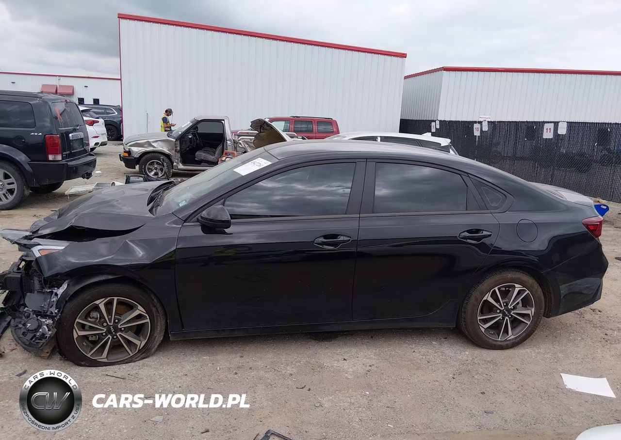 2024 Kia Forte Lxs VIN:3KPF24AD3RE827640 - 14