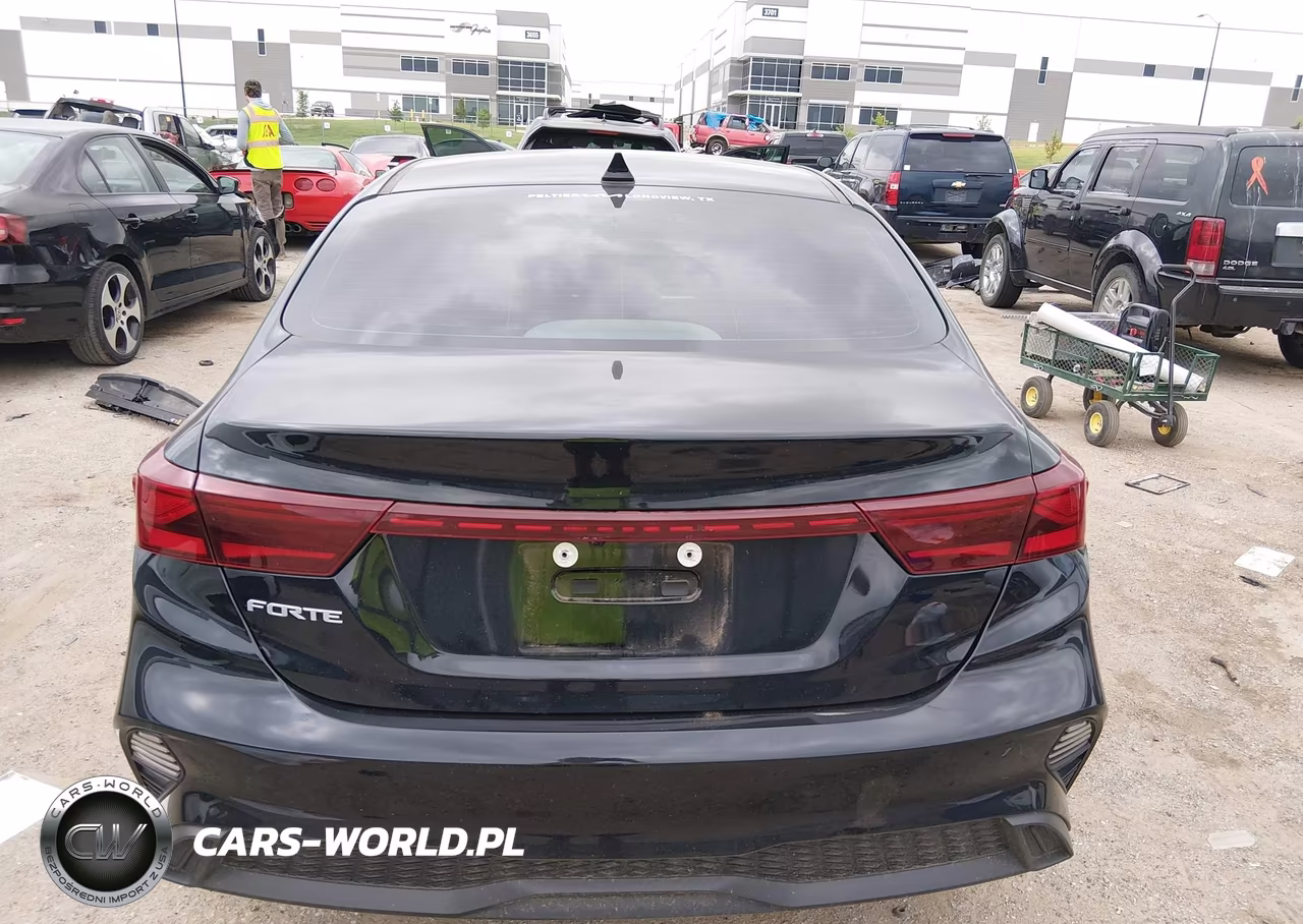 2024 Kia Forte Lxs VIN:3KPF24AD3RE827640 - 16