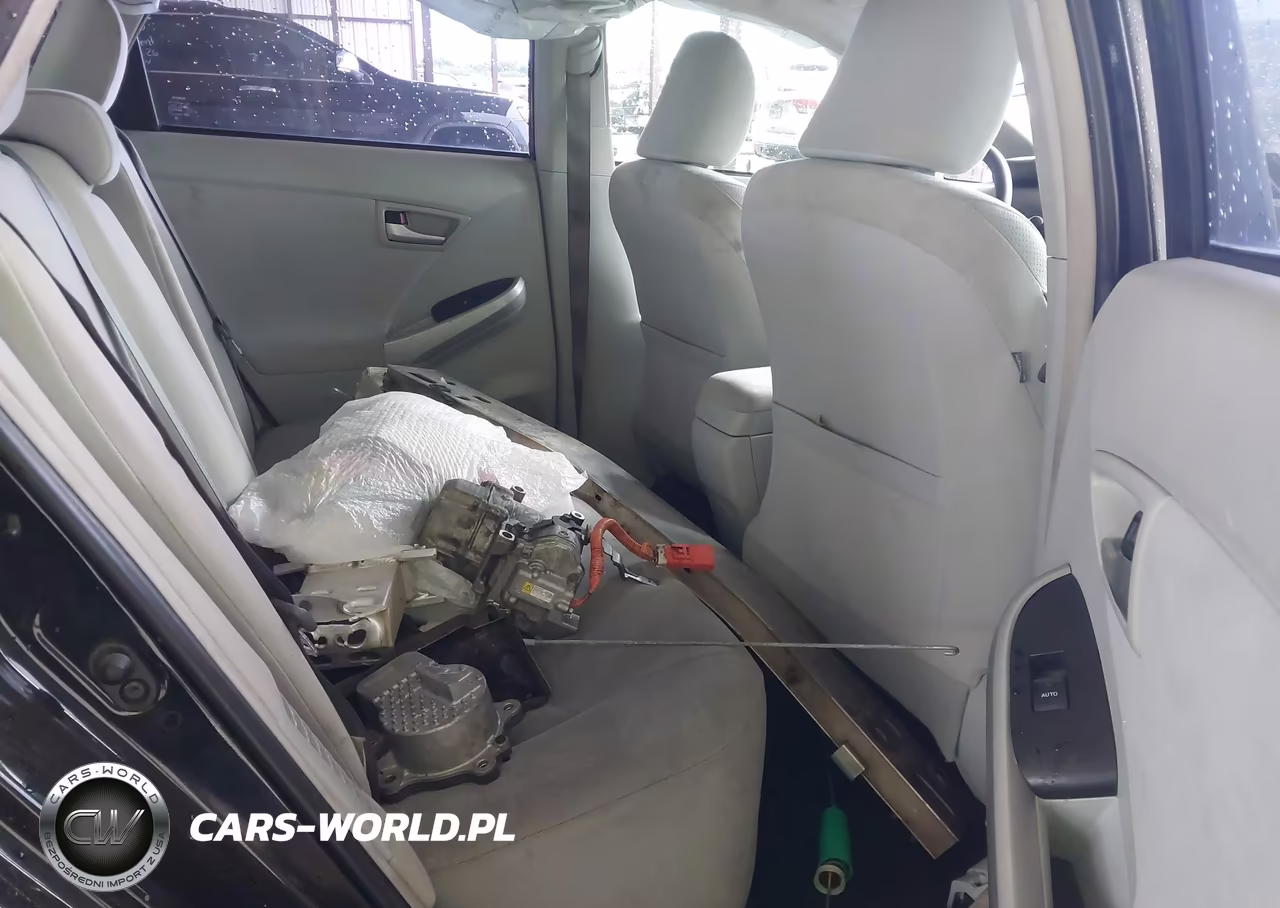 2014 Toyota Prius Three VIN:JTDKN3DU7E0374184 - 8