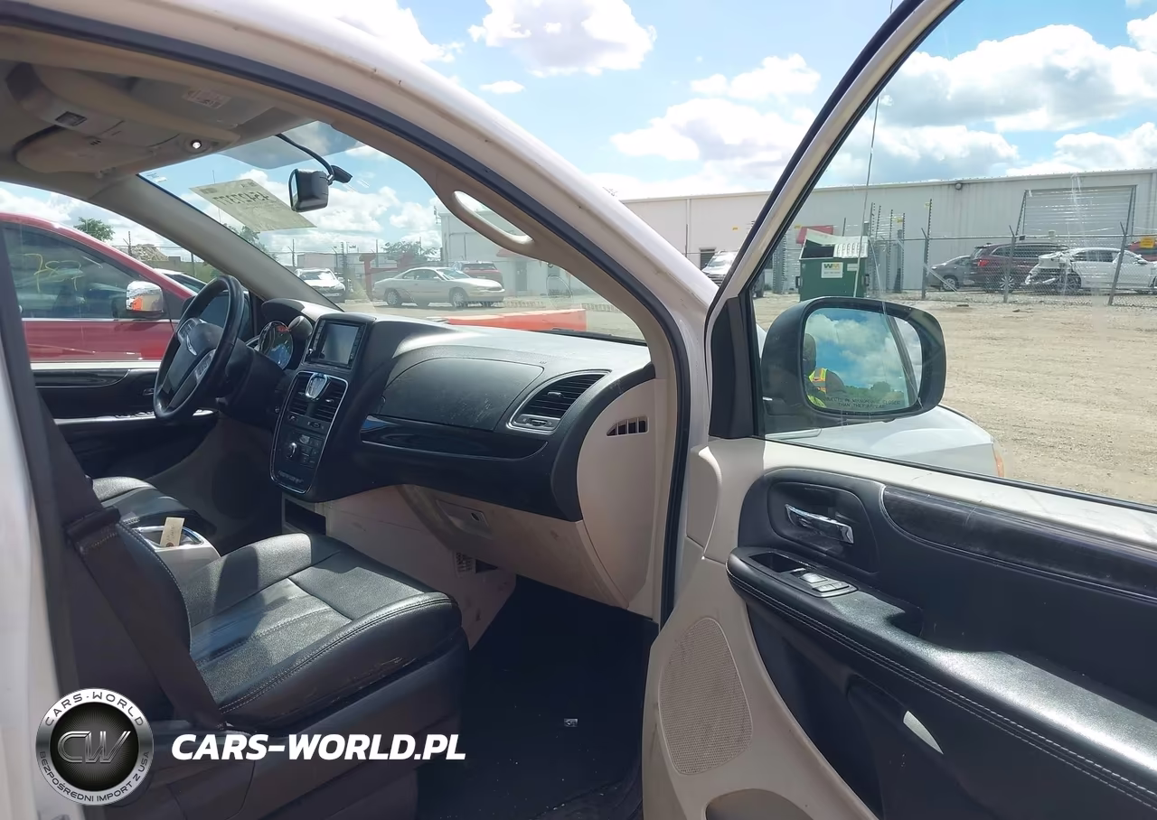 2016 Chrysler Town & Country Touring VIN:2C4RC1BG3GR280723 - 5