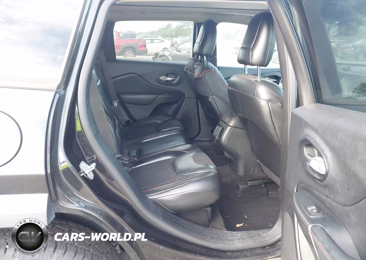 2015 Jeep Cherokee Trailhawk VIN:1C4PJMBB4FW718271 - 8
