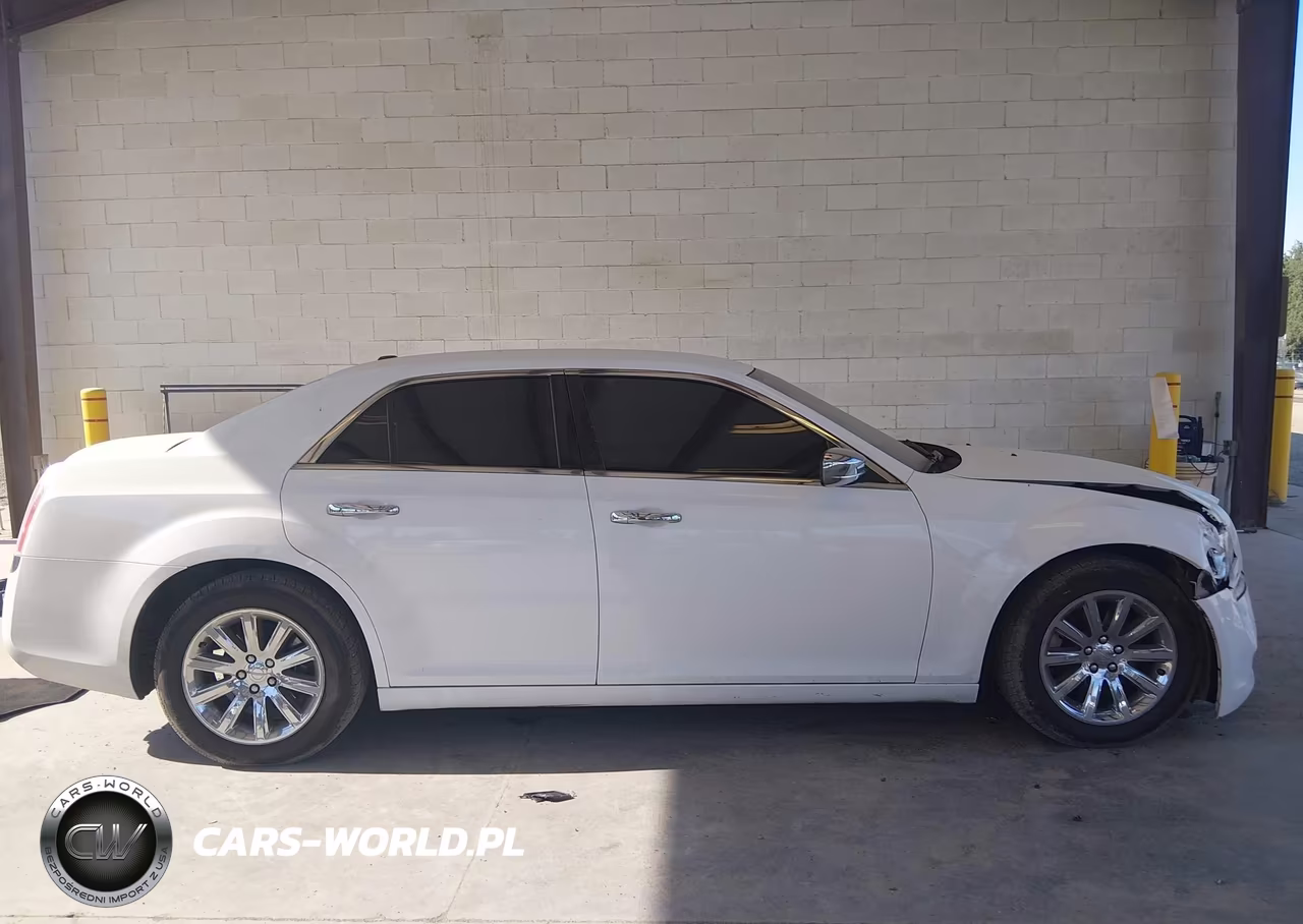 2013 Chrysler 300C VIN:2C3CCAET6DH661924 - 13