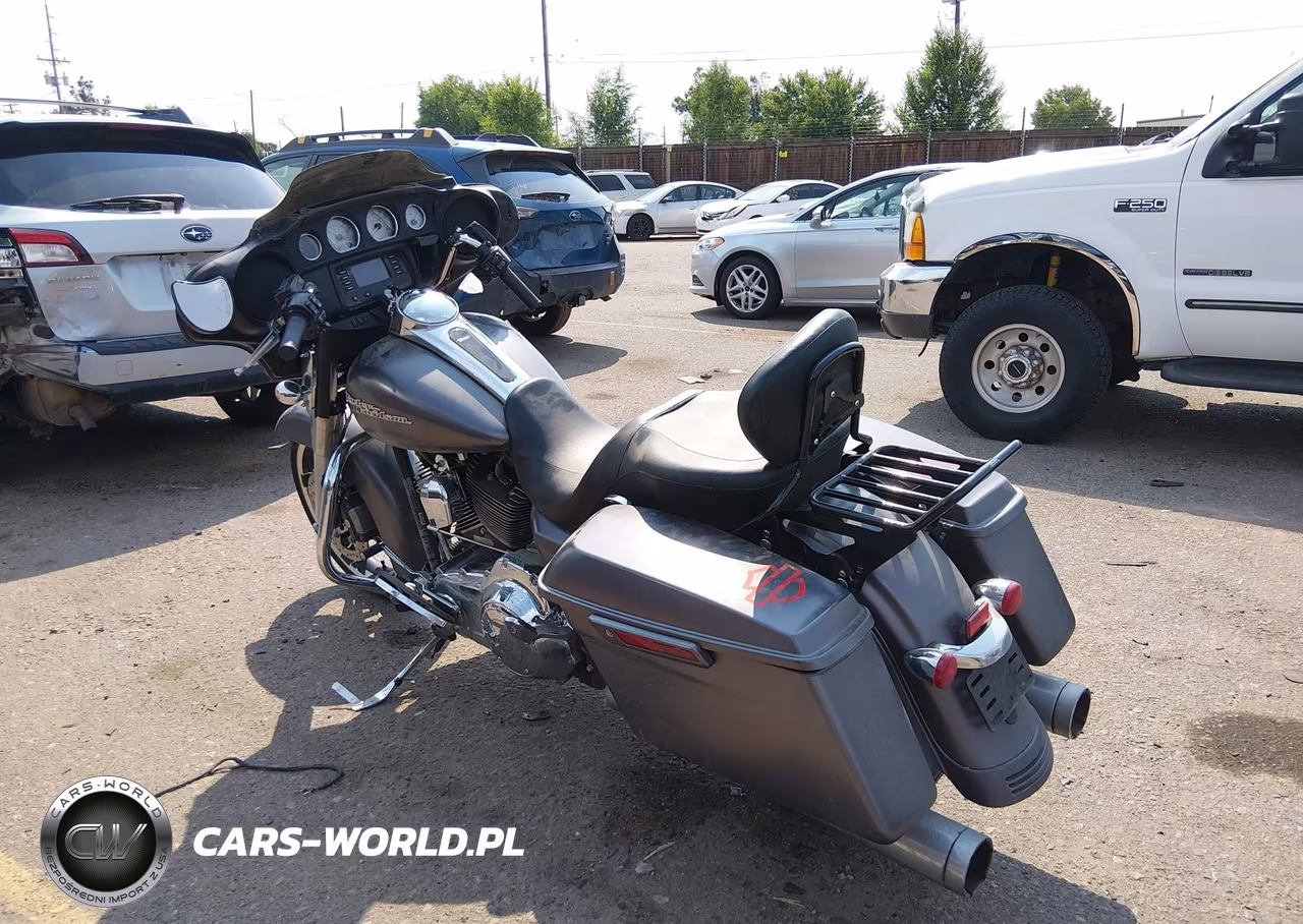 2015 Harley-Davidson Flhx Street Glide VIN:1HD1KBM14FB635408 - 3