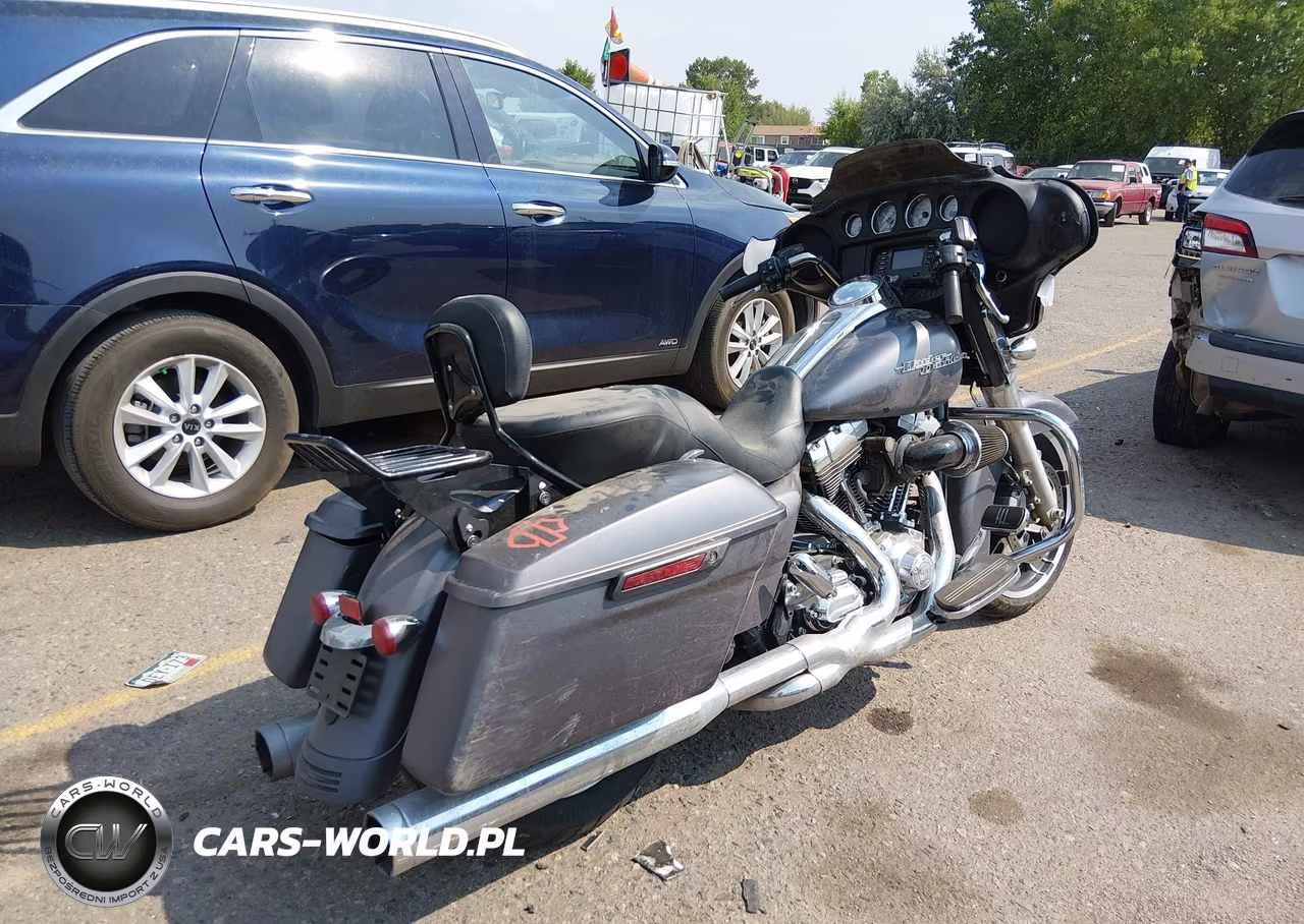 2015 Harley-Davidson Flhx Street Glide VIN:1HD1KBM14FB635408 - 4
