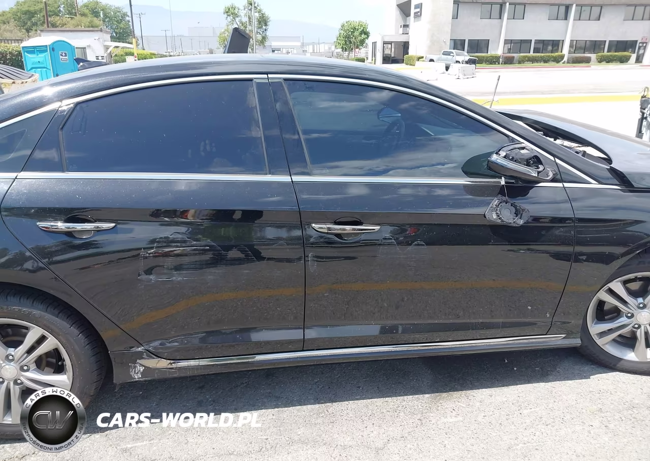 2018 Hyundai Sonata Sport VIN:5NPE34AF8JH649587 - 14