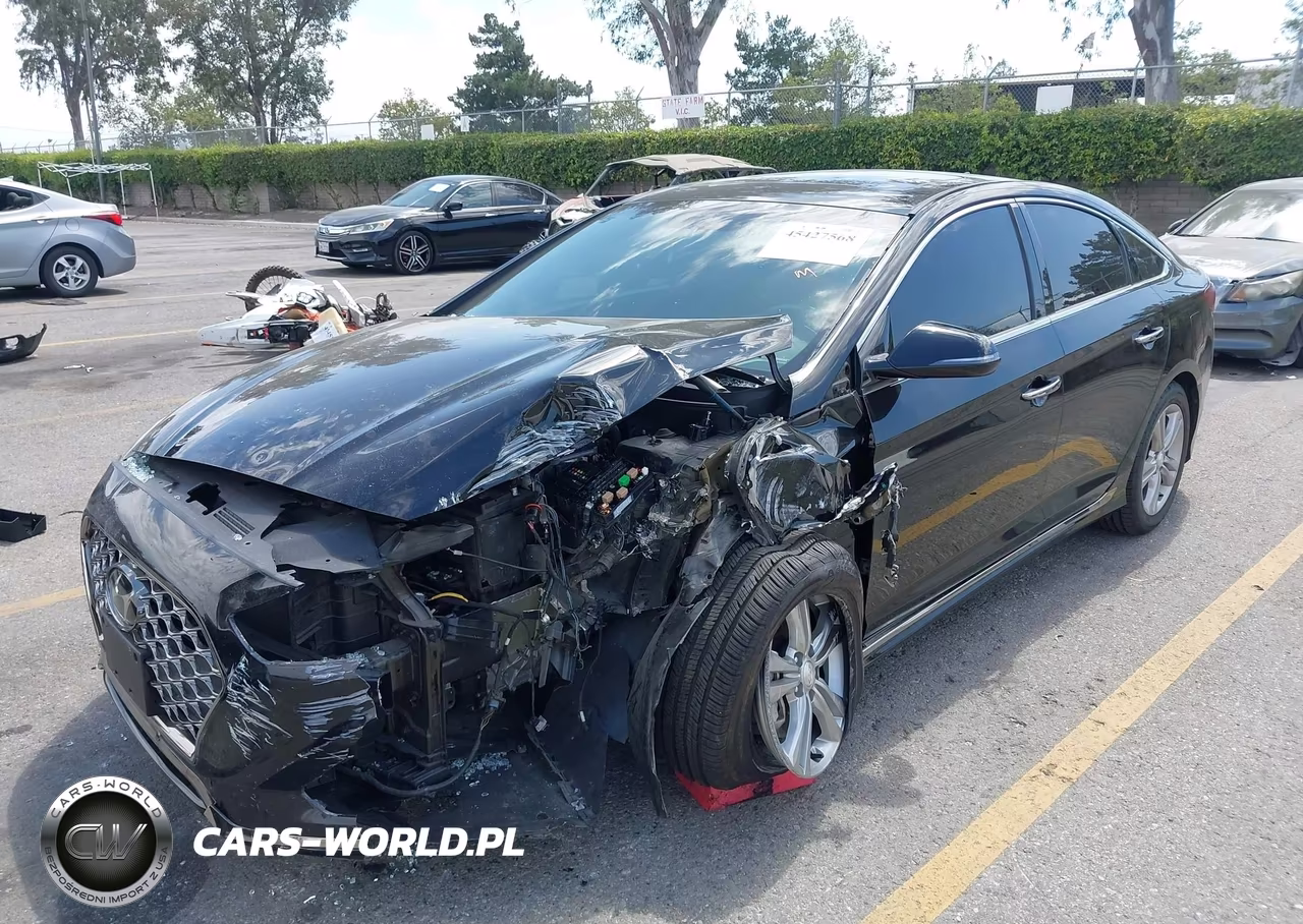 2018 Hyundai Sonata Sport VIN:5NPE34AF8JH649587 - 2