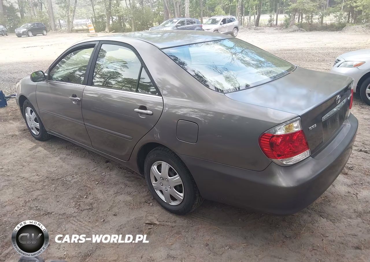 2005 Toyota Camry Le VIN:4T1BE32K45U632554 - 3