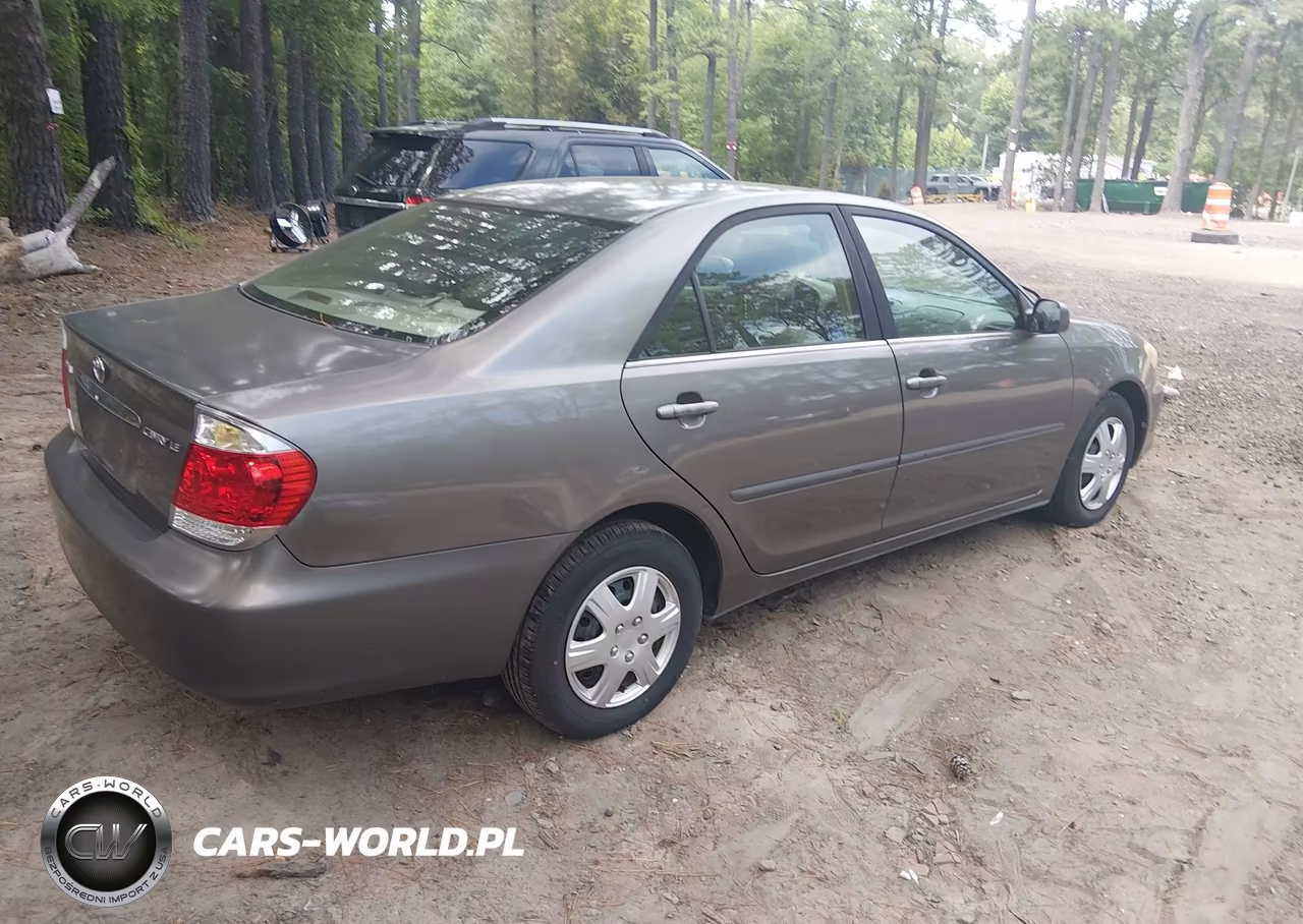 2005 Toyota Camry Le VIN:4T1BE32K45U632554 - 4