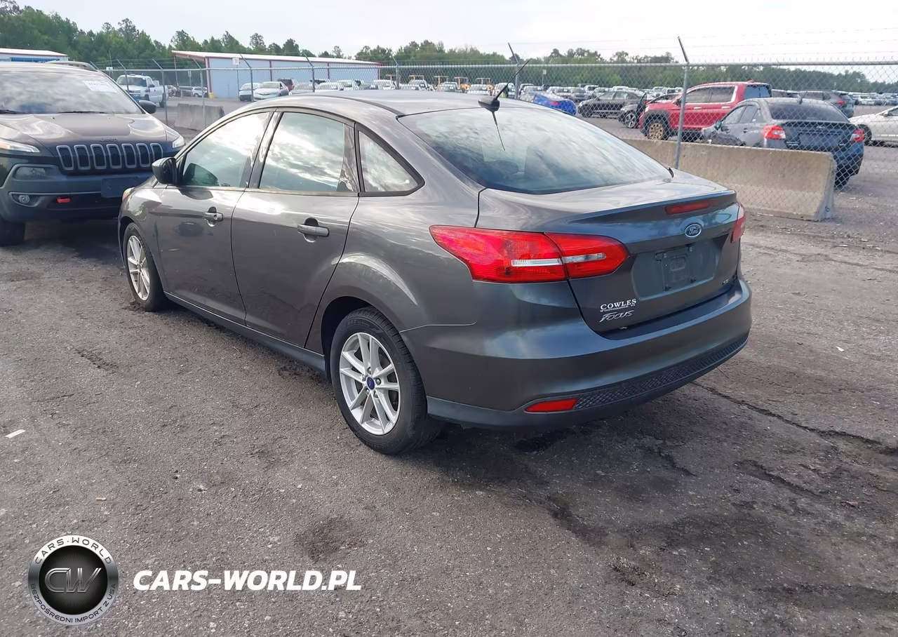 2018 Ford Focus Se VIN:1FADP3F20JL218260 - 3