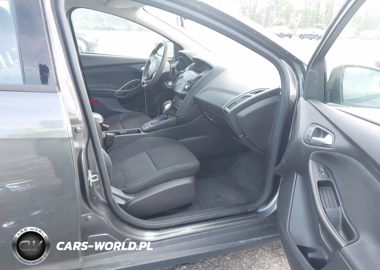 2018 Ford Focus Se VIN:1FADP3F20JL218260 - 5