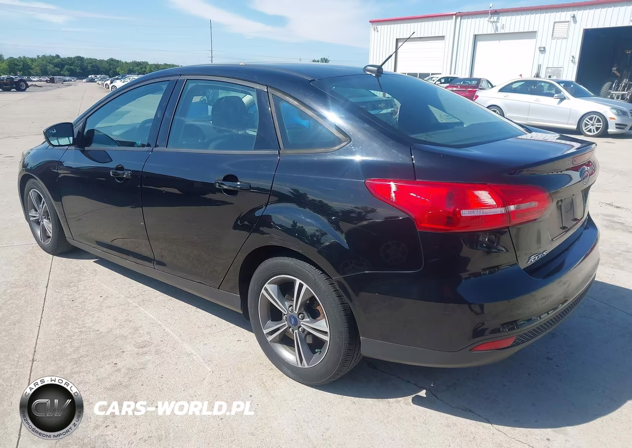 2016 Ford Focus Se VIN:1FADP3FE4GL278125 - 3