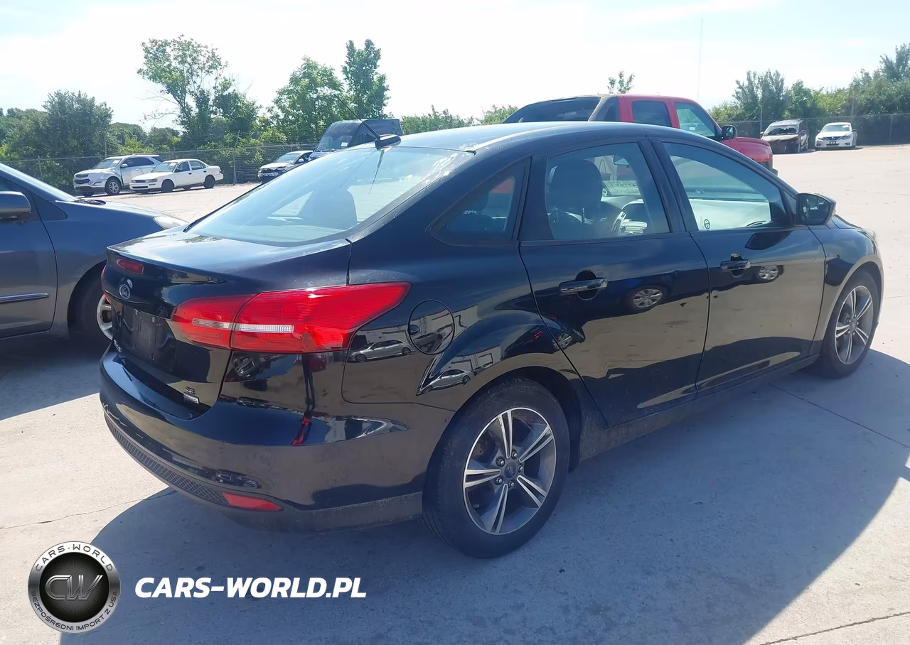 2016 Ford Focus Se VIN:1FADP3FE4GL278125 - 4