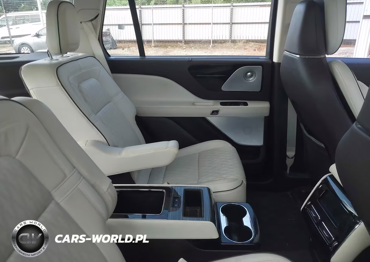 2020 Lincoln Aviator Black Label VIN:5LM5J9XC4LGL04914 - 8
