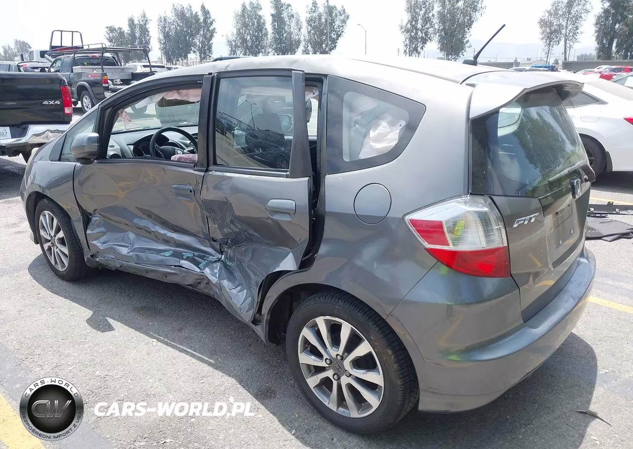 2013 Honda Fit Sport VIN:JHMGE8H60DC057874 - 13