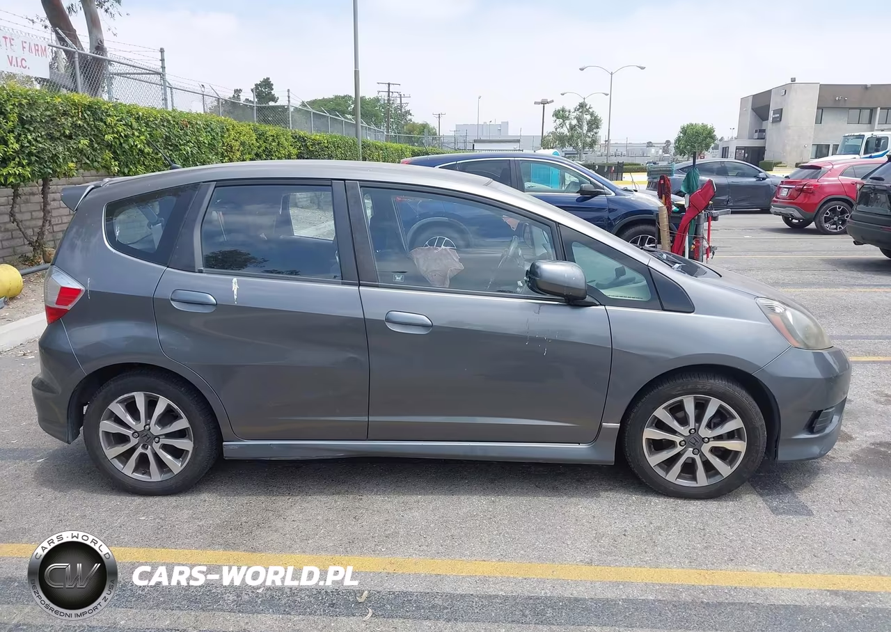 2013 Honda Fit Sport VIN:JHMGE8H60DC057874 - 15