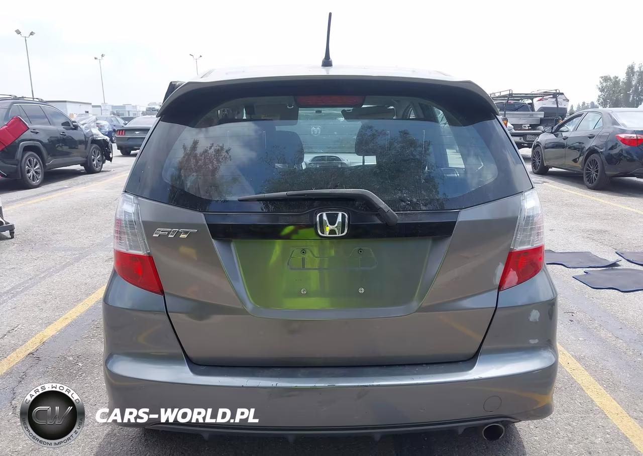 2013 Honda Fit Sport VIN:JHMGE8H60DC057874 - 18