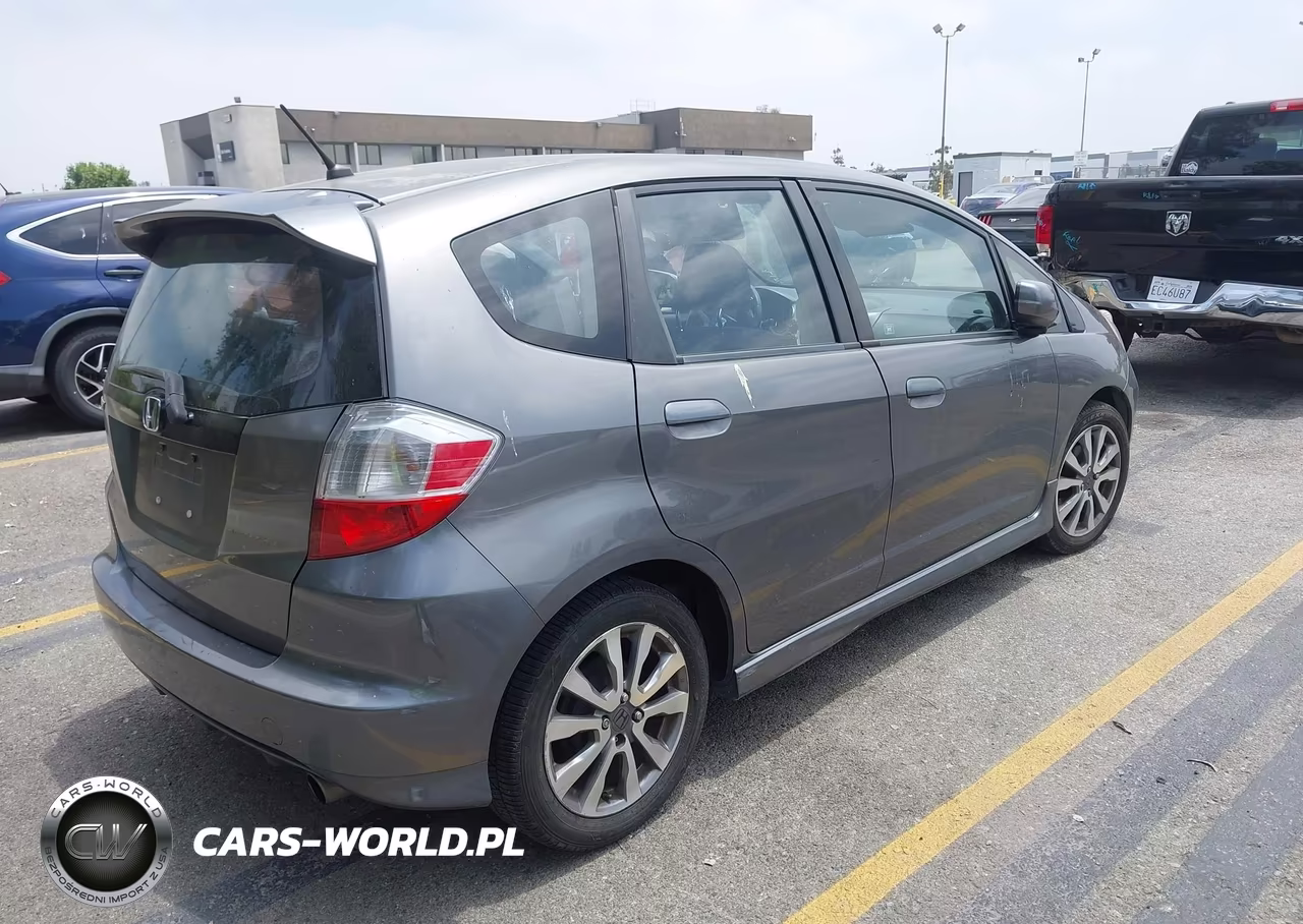 2013 Honda Fit Sport VIN:JHMGE8H60DC057874 - 4