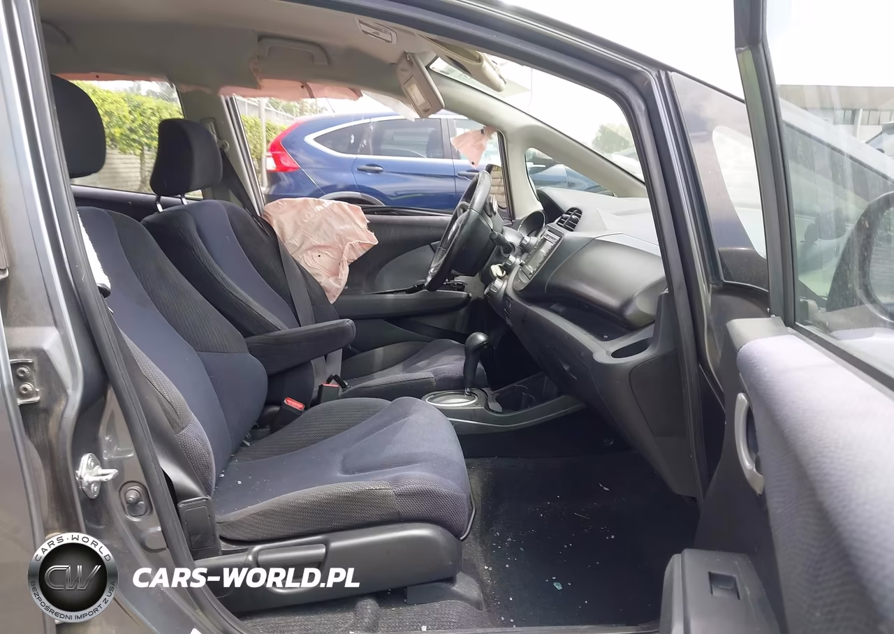 2013 Honda Fit Sport VIN:JHMGE8H60DC057874 - 5