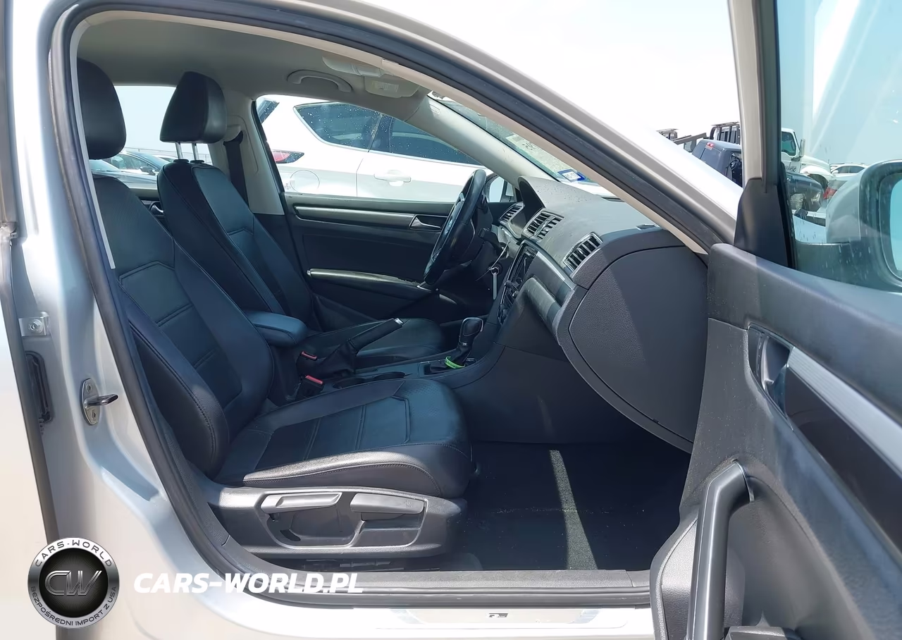 2017 Volkswagen Passat 1.8T R-Line VIN:1VWDT7A34HC036016 - 5