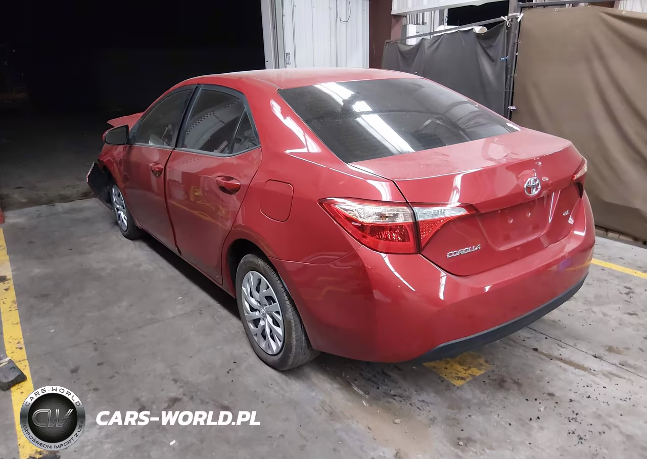 2018 Toyota Corolla Le VIN:5YFBURHE0JP807384 - 3