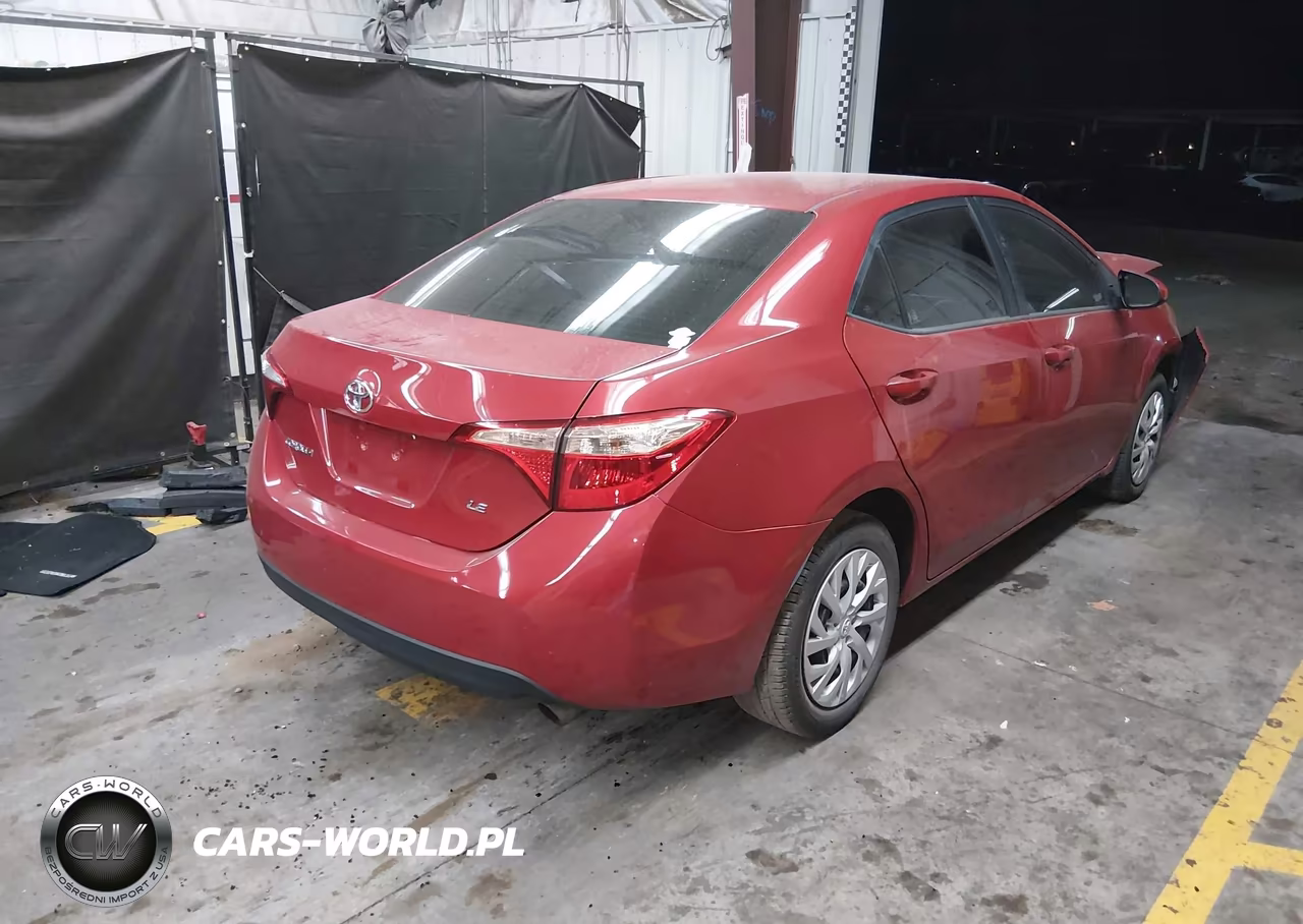 2018 Toyota Corolla Le VIN:5YFBURHE0JP807384 - 4