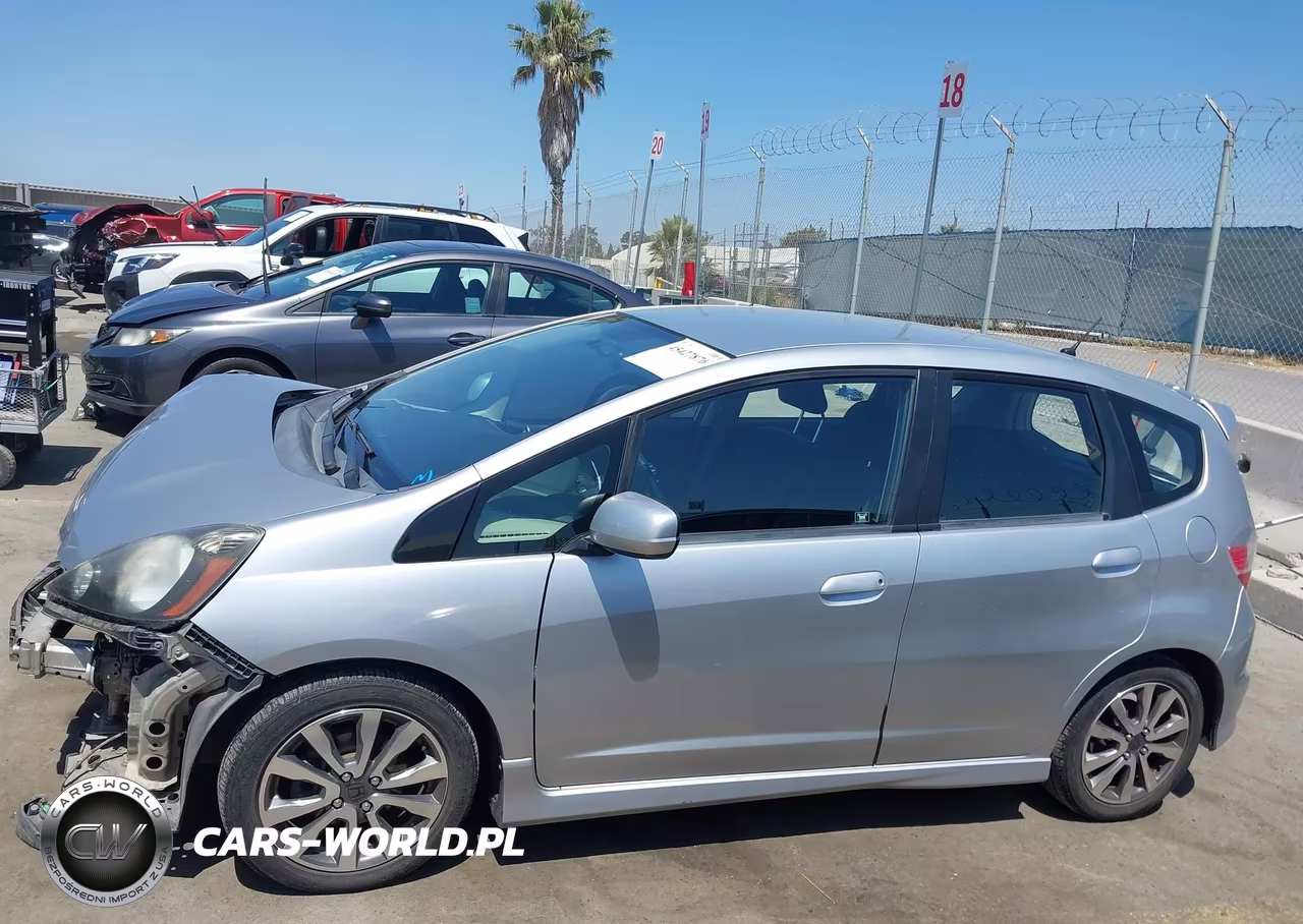 2012 Honda Fit Sport VIN:JHMGE8H53CC011414 - 15