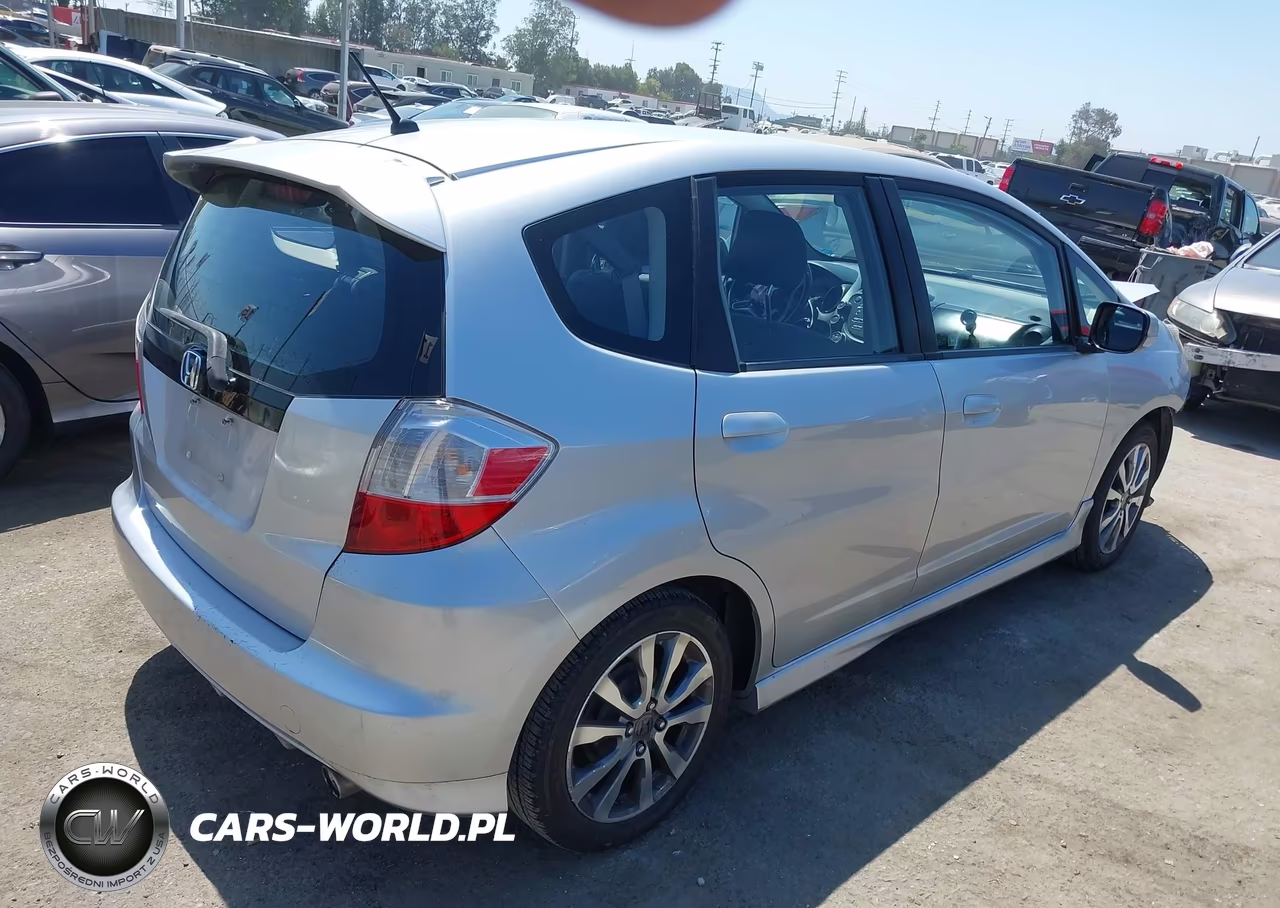 2012 Honda Fit Sport VIN:JHMGE8H53CC011414 - 4