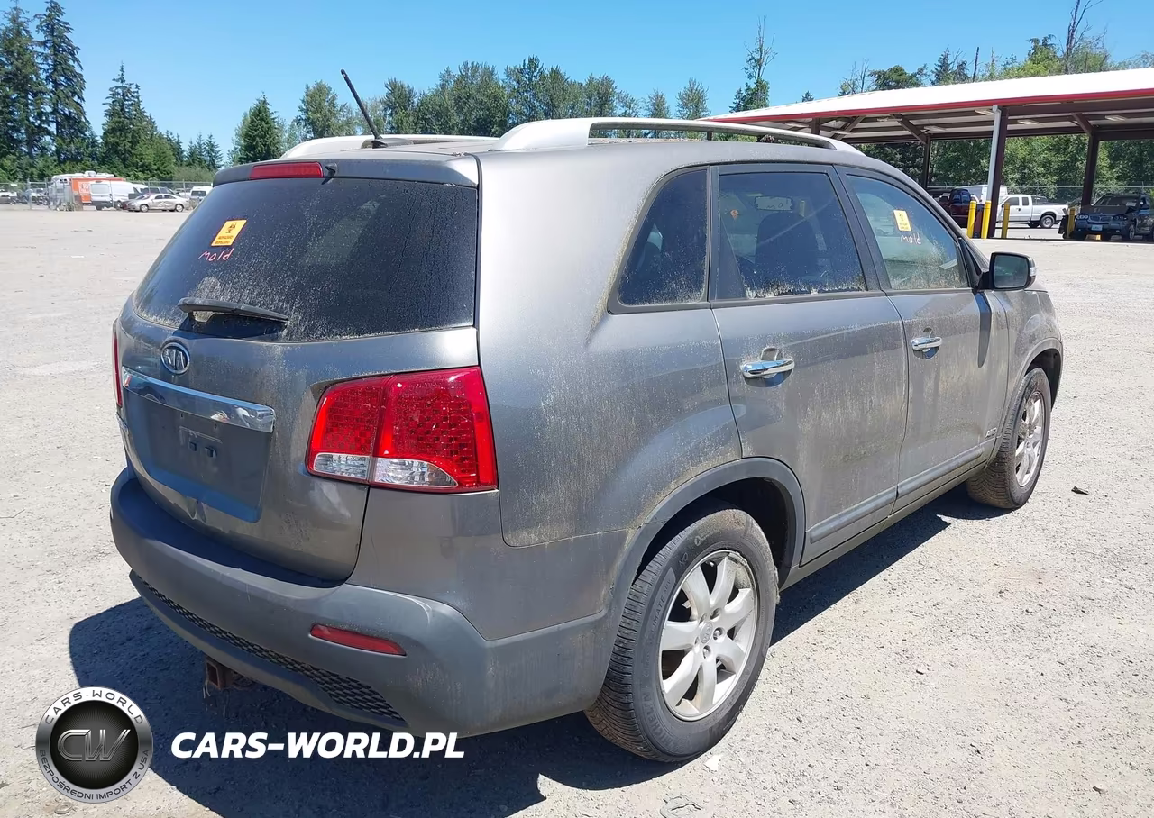 2013 Kia Sorento Lx V6 VIN:5XYKTDA27DG319094 - 4