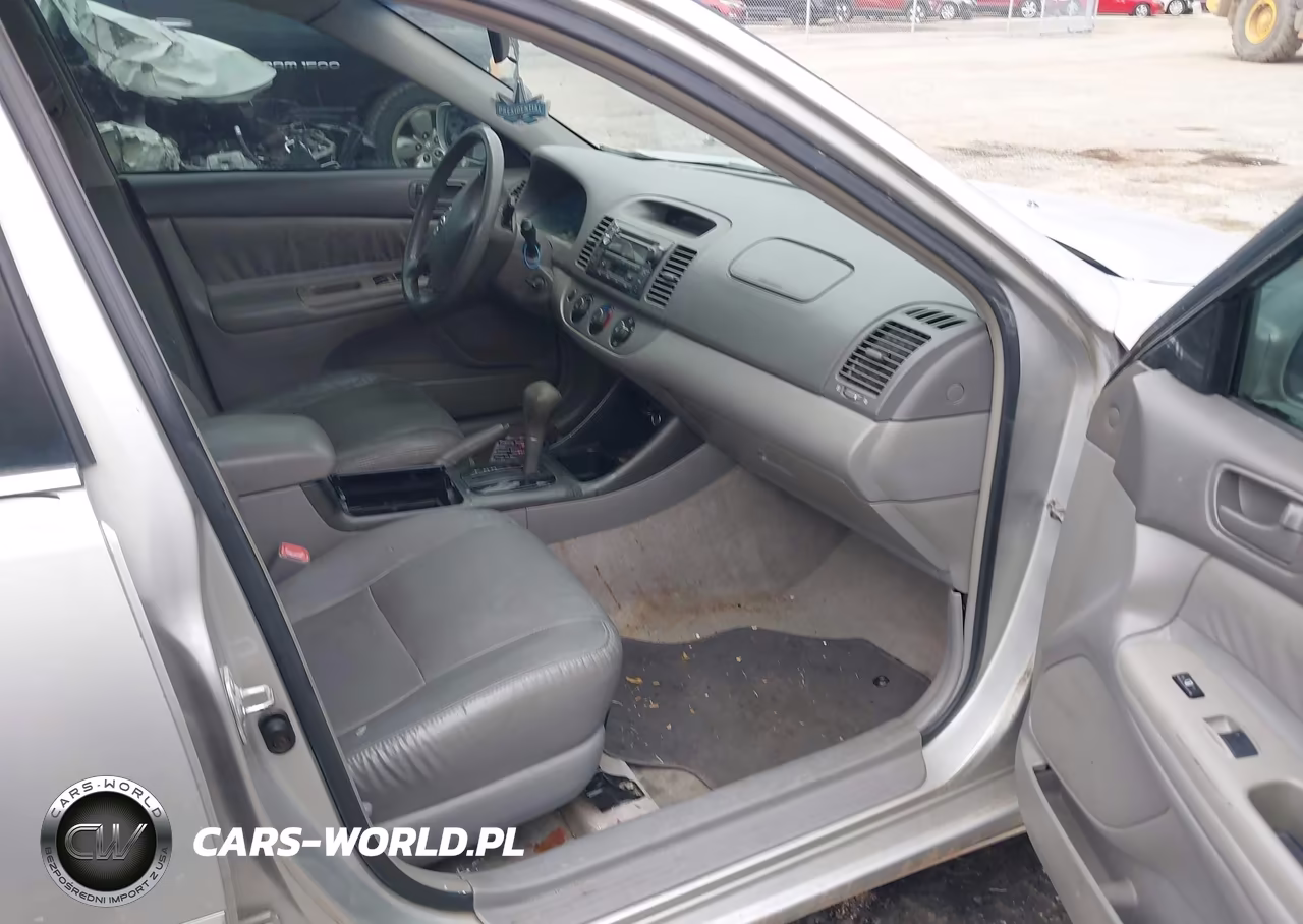 2004 Toyota Camry Le VIN:4T1BE32KX4U352376 - 5