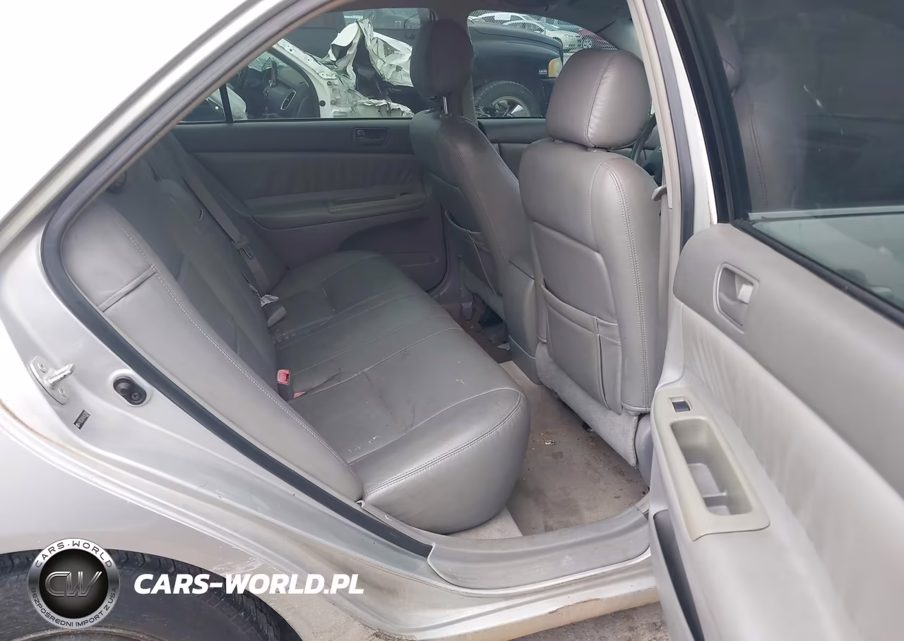 2004 Toyota Camry Le VIN:4T1BE32KX4U352376 - 8