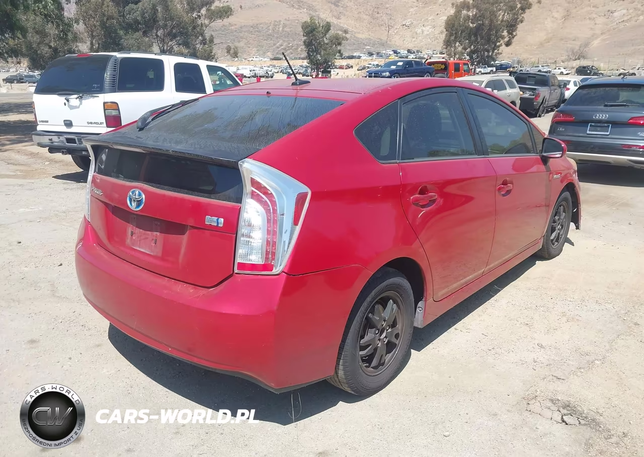 2014 Toyota Prius Three VIN:JTDKN3DU1E0357767 - 4