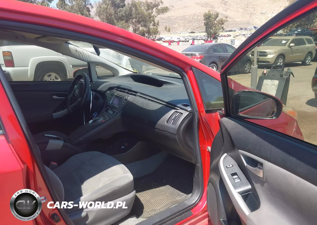 2014 Toyota Prius Three VIN:JTDKN3DU1E0357767 - 5