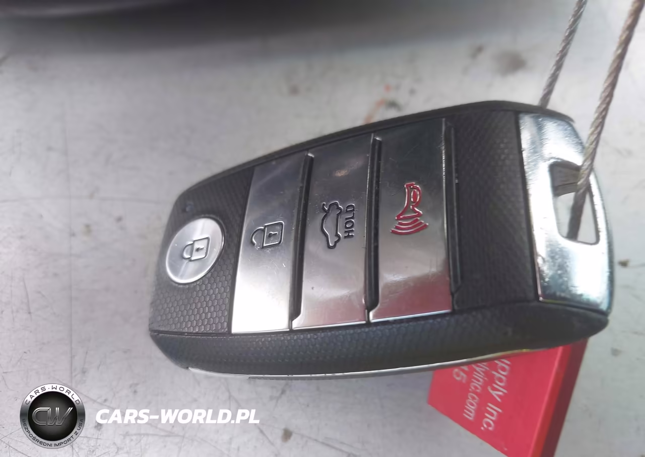 2020 Kia Optima S VIN:5XXGT4L31LG410957 - 11