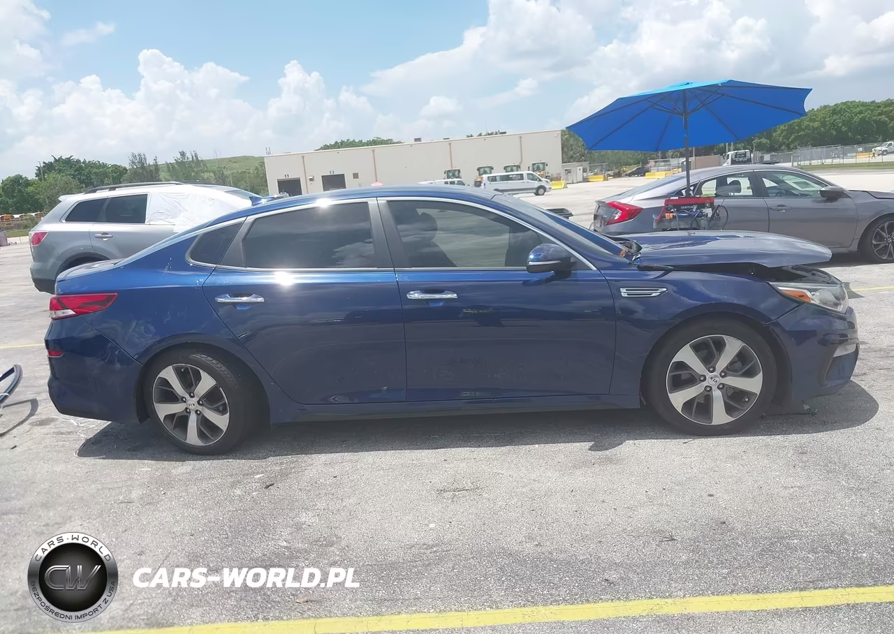 2020 Kia Optima S VIN:5XXGT4L31LG410957 - 14