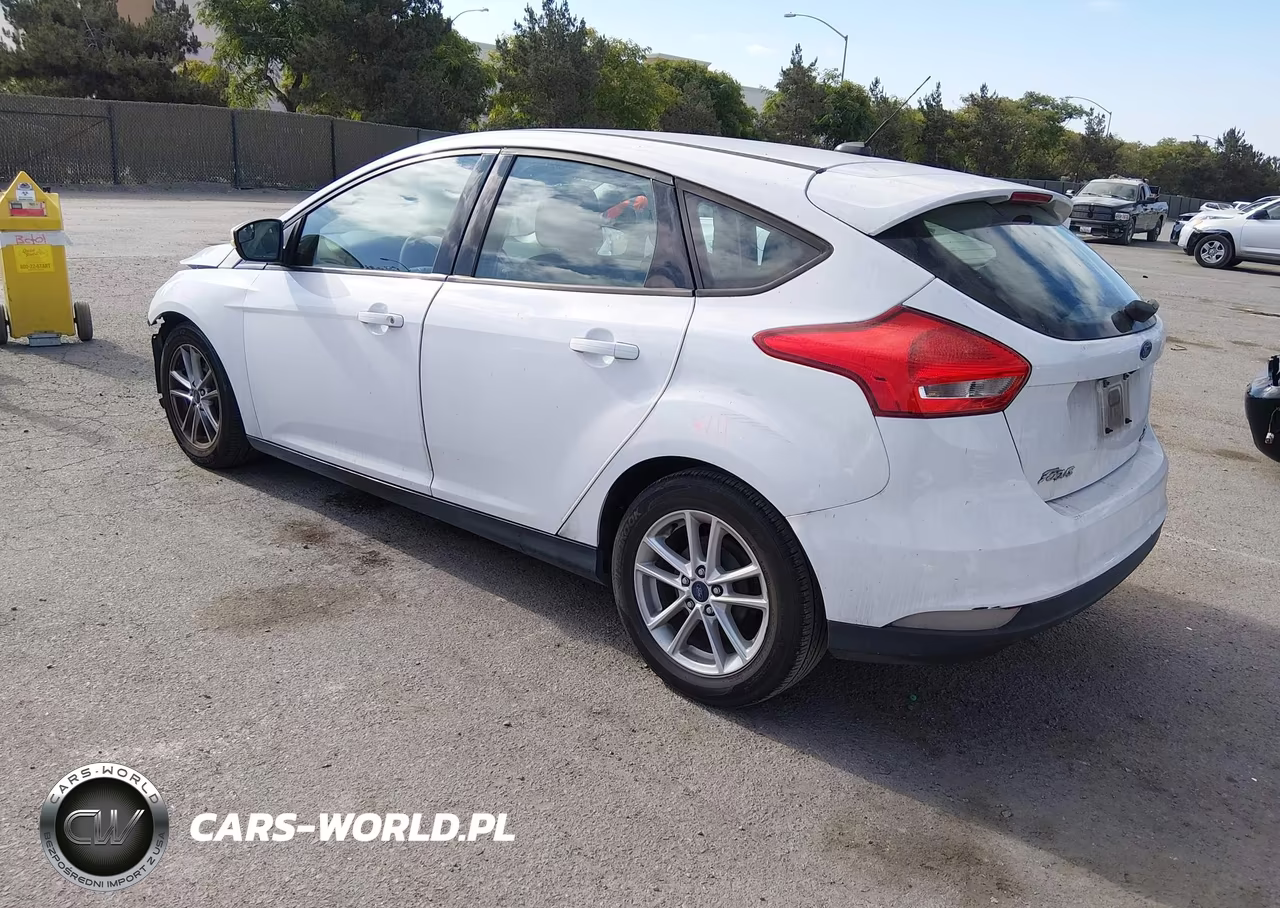 2015 Ford Focus Se VIN:1FADP3K20FL329467 - 3